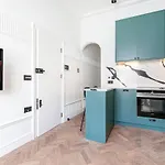 2 Bedroom Near Victoria Station - 3