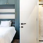 2 Bedroom Near Victoria Station - 3