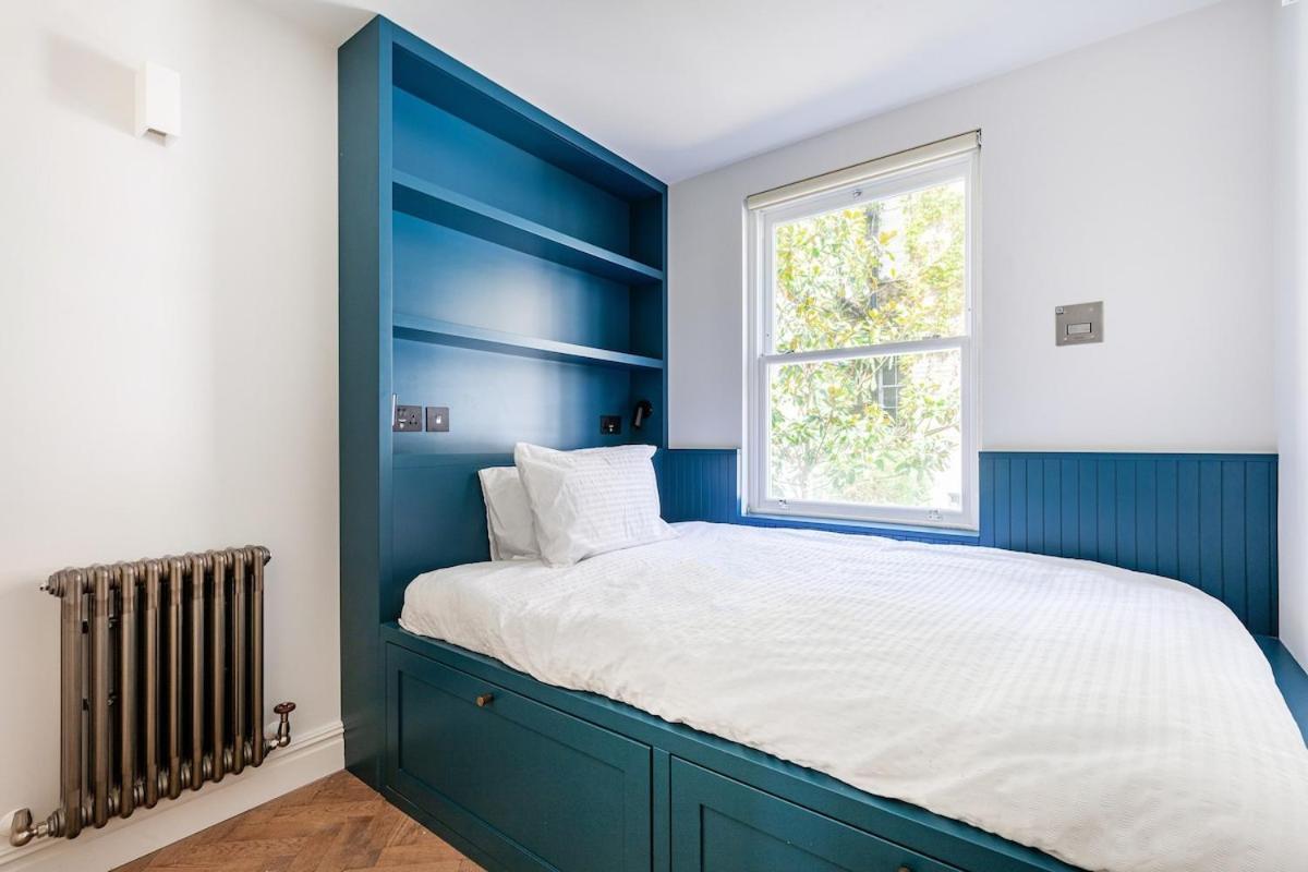 2 Bedroom Near Victoria Station - 3 *