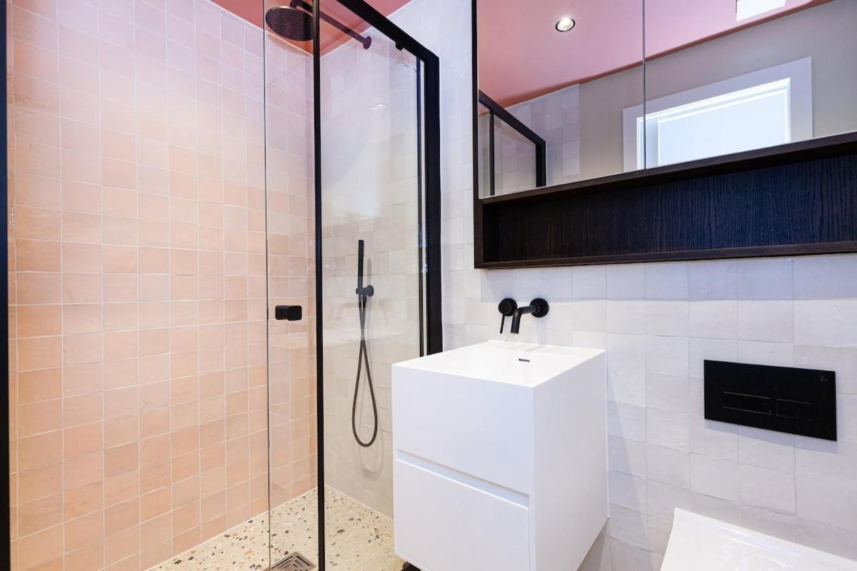 2 Bedroom Near Victoria Station - 3